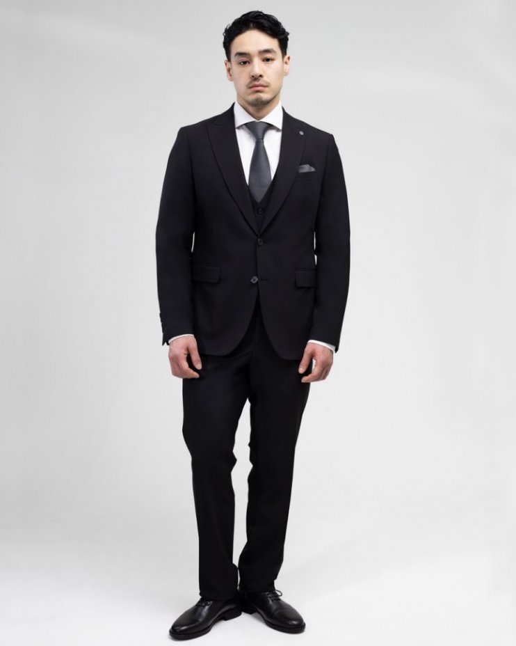 Элегантный черный классический костюм-тройка